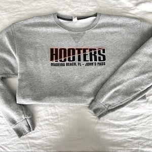 Hooters crew neck
